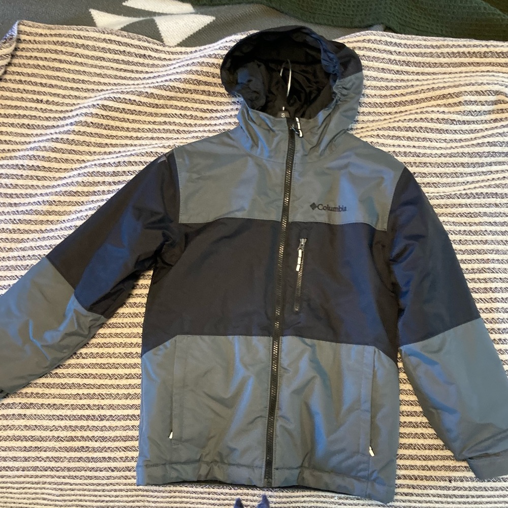 Boys Columbia omniheat hooded jacket size small. Outgrown technology. Black/gray